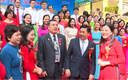 Tri &acirc;n những đ&oacute;ng g&oacute;p to lớn của c&aacute;c thế hệ c&aacute;n bộ, gi&aacute;o vi&ecirc;n ng&agrave;nh gi&aacute;o dục Bắc Giang