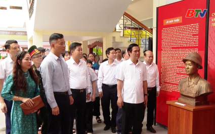 Triển l&atilde;m s&aacute;ng m&atilde;i tấm gương người chiến sỹ c&aacute;ch mạng bị địch bắt t&ugrave; đ&agrave;y