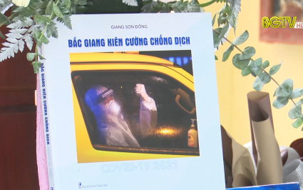 Triển l&atilde;m v&agrave; ra mắt s&aacute;ch ảnh "Bắc Giang ki&ecirc;n cường chống dịch Covid-19"