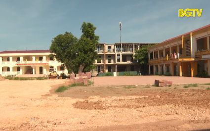 Trường x&acirc;y dang dở, ch&acirc;̣m ti&ecirc;́n đ&ocirc;̣ trước th&ecirc;̀m năm học mới 