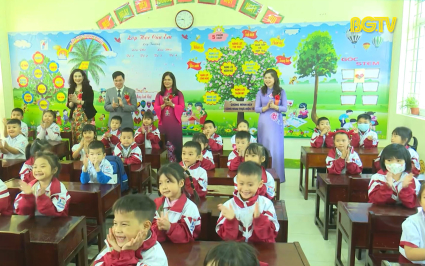 Trường Tiểu học x&atilde; Tr&iacute; Y&ecirc;n đ&oacute;n nhận Bằng khen của Thủ tướng Ch&iacute;nh phủ