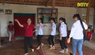 Truyền dạy nghệ thuật Ch&egrave;o cho học sinh