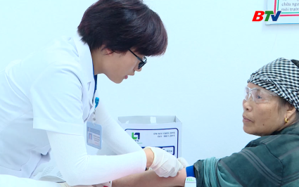 Truyền h&igrave;nh Nh&acirc;n đạo: Đẩy mạnh kh&aacute;m bệnh nh&acirc;n đạo