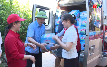 Truyền h&igrave;nh Nh&acirc;n đạo: San sẻ y&ecirc;u thương đến b&agrave; con v&ugrave;ng lũ