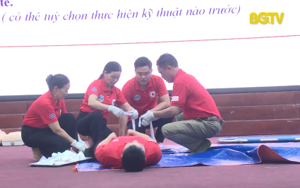 Truyền h&igrave;nh Nh&acirc;n đạo: Hoạt động sơ cấp cứu