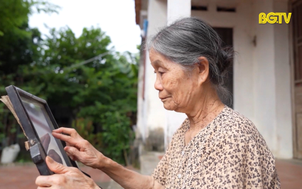 Tự h&agrave;o mẹ Việt Nam Anh h&ugrave;ng 