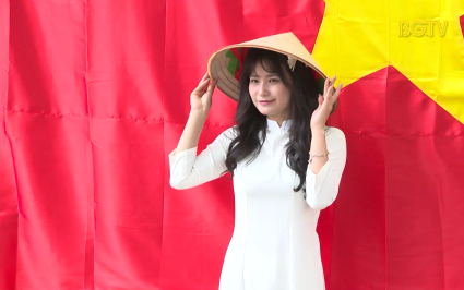 Tự h&agrave;o sắc cờ Tổ quốc 