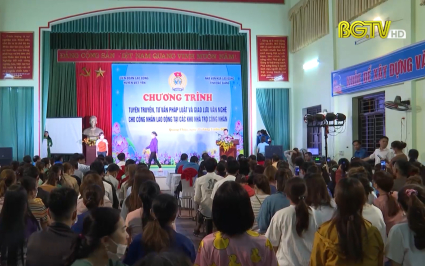 Tư vấn ph&aacute;p luật v&agrave; tặng qu&agrave; cho c&ocirc;ng nh&acirc;n ở trọ tại huyện Việt Y&ecirc;n 