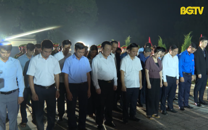 Tuổi trẻ Bắc Giang d&acirc;ng hương, thắp nến tri &acirc;n c&aacute;c Anh h&ugrave;ng Liệt sỹ