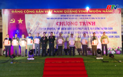 Tuy&ecirc;n dương 25 gi&agrave; l&agrave;ng, trưởng bản, người c&oacute; uy t&iacute;n ti&ecirc;u biểu