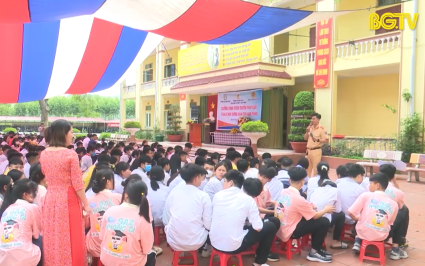 Tuy&ecirc;n truyền an to&agrave;n giao th&ocirc;ng cho học sinh dịp nghỉ h&egrave;