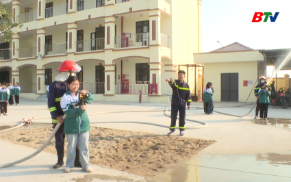 Tuy&ecirc;n truyền n&acirc;ng cao kỹ năng PCCC cho học sinh