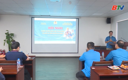 Tuy&ecirc;n truyền ph&aacute;p luật đến gần người lao động 