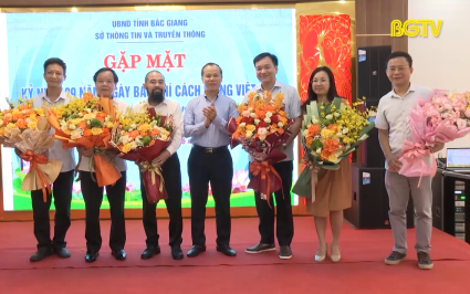 UBND tỉnh gặp mặt cơ quan b&aacute;o ch&iacute;    