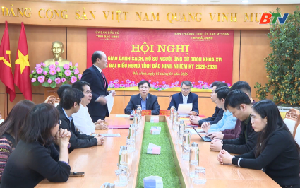 B&agrave;n giao danh s&aacute;ch, hồ sơ người ứng cử