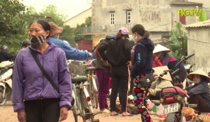 Vẫn tập trung đ&ocirc;ng người tại c&aacute;c chợ