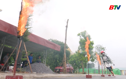 Vất vả tập luyện bảo vệ t&iacute;nh mạng, t&agrave;i sản của Nh&acirc;n d&acirc;n 