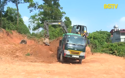 Vi phạm bảo vệ m&ocirc;i trường trong khai th&aacute;c, vận chuyển đất 