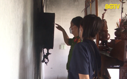 Việt Y&ecirc;n: Ch&aacute;y hệ thống pin năng lượng mặt trời tại nh&agrave; d&acirc;n