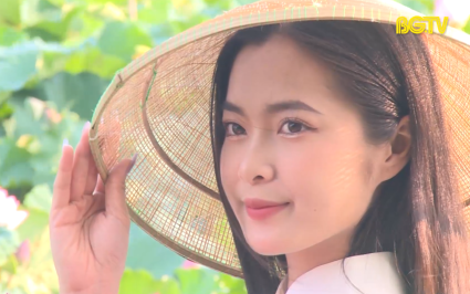 Việt Y&ecirc;n: Nhiều đầm sen h&uacute;t kh&aacute;ch m&ugrave;a hoa nở 