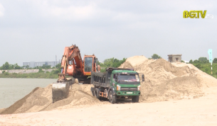 Việt Y&ecirc;n tăng cường quản l&yacute; hoạt động bến b&atilde;i tập kết c&aacute;t, sỏi ven s&ocirc;ng