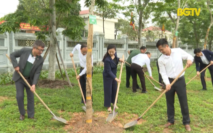 Vietcombank Bắc Giang trồng 1 ngh&igrave;n c&acirc;y xanh