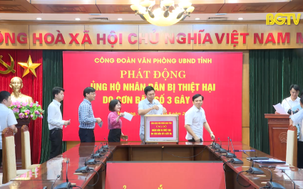 Văn ph&ograve;ng UBND tỉnh ủng hộ nh&acirc;n d&acirc;n bị thiệt hại bởi b&atilde;o số 3 