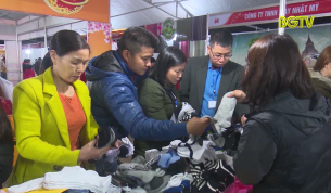 Vui đ&oacute;n Tết với chương tr&igrave;nh:"Gian h&agrave;ng d&agrave;nh cho c&ocirc;ng nh&acirc;n lao động"