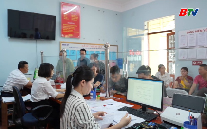 Vượt kh&oacute; giải quyết thủ tục h&agrave;nh ch&iacute;nh tại cơ sở