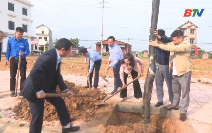 X&atilde; Ho&agrave;ng V&acirc;n ph&aacute;t động Tết trồng c&acirc;y 