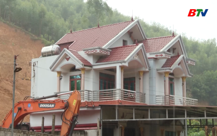 X&atilde; Trường Sơn vận động 17 hộ di dời khỏi v&ugrave;ng c&oacute; nguy cơ sạt lở đất