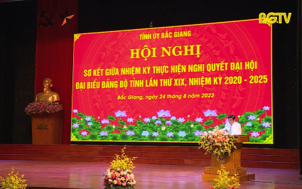 X&acirc;y dựng Đảng: B&agrave;i học kinh nghiệm sau nửa nhiệm kỳ