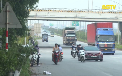 Xe m&aacute;y vi phạm g&acirc;y nguy hiểm khi tham gia giao th&ocirc;ng