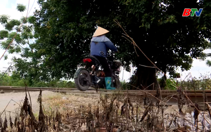 Xử l&yacute; nghi&ecirc;m lối đi tự mở tr&aacute;i ph&eacute;p qua đường sắt 