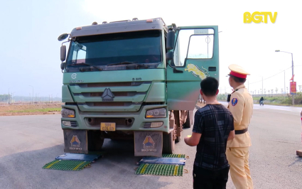 Xử l&yacute; nghi&ecirc;m &ocirc; t&ocirc; cơi nới th&agrave;nh th&ugrave;ng v&agrave; chở h&agrave;ng qu&aacute; tải 
