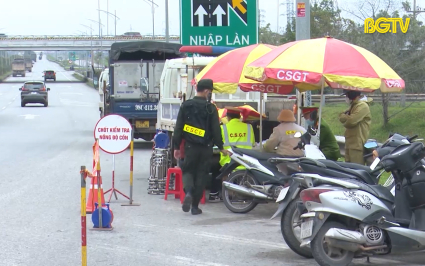 Xử phạt hơn 200 trường hợp đi xe m&aacute;y tr&ecirc;n đường cao tốc