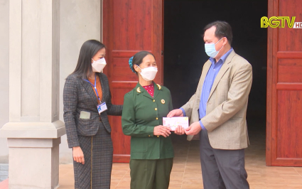 Xu&acirc;n đến trong những ng&ocirc;i nh&agrave; đại đo&agrave;n kết