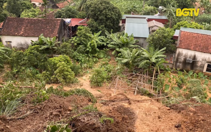 Xuất hiện điểm sạt lở n&uacute;i nguy hiểm tại Lục Nam