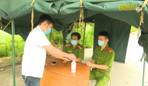 Y, B&aacute;c sỹ, C&ocirc;ng an t&igrave;nh nguyện l&ecirc;n tuyến đầu chống dịch