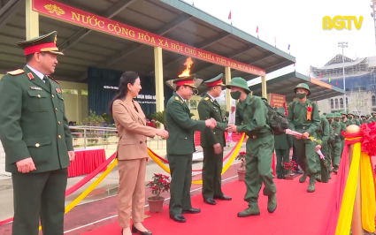 Y&ecirc;n Dũng: 239 thanh ni&ecirc;n l&ecirc;n đường nhập ngũ